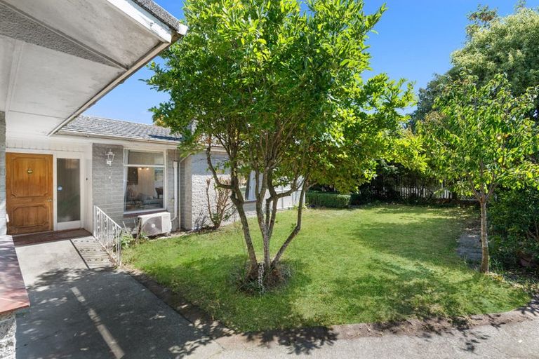 Photo of property in 2 Moorpark Place, Ilam, Christchurch, 8041