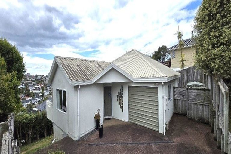 Photo of property in 3/8a Target Road, Totara Vale, Auckland, 0629