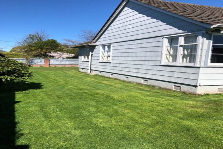 Photo of property in 17 Newall Avenue, Bryndwr, Christchurch, 8052