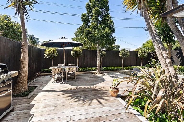 Photo of property in 14a Pelham Avenue, Point Chevalier, Auckland, 1022