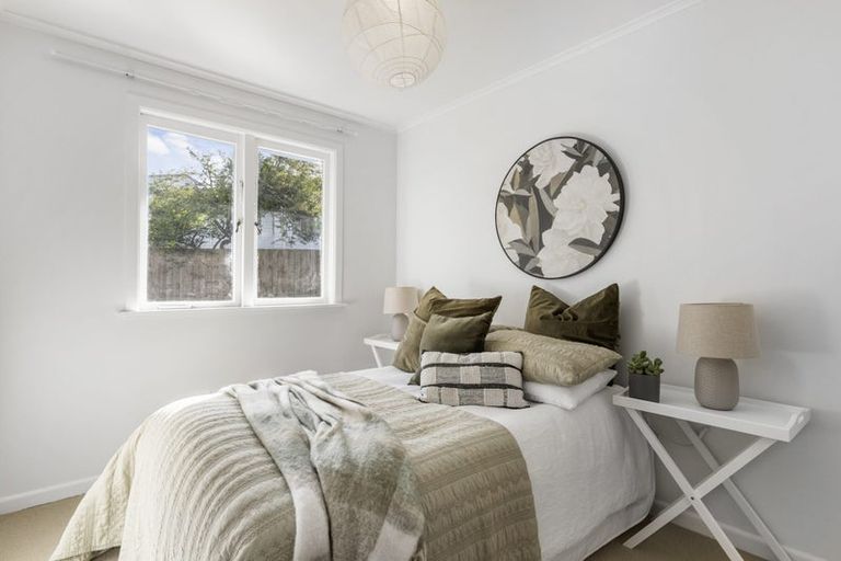 Photo of property in 19 Park Road, Glenfield, Auckland, 0629