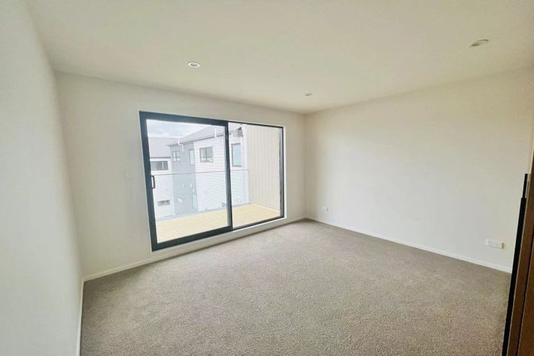 Photo of property in 35d Cedar Heights Avenue, Massey, Auckland, 0614