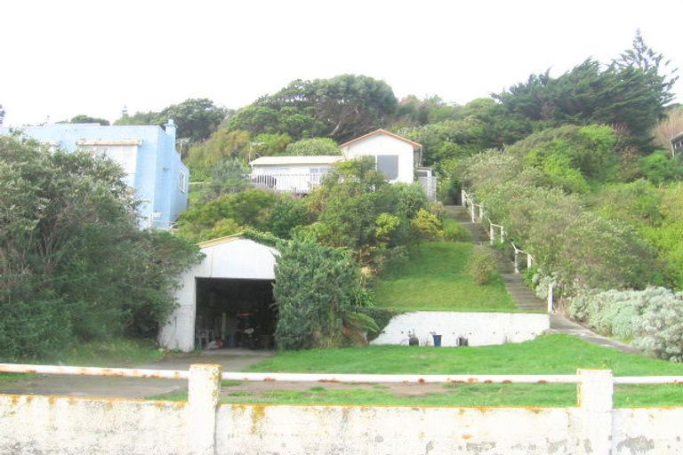 Photo of property in 80 Mana Esplanade, Paremata, Porirua, 5026