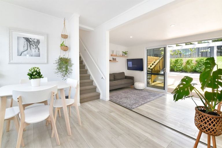 Photo of property in 52b Bay Street, Red Beach, 0932