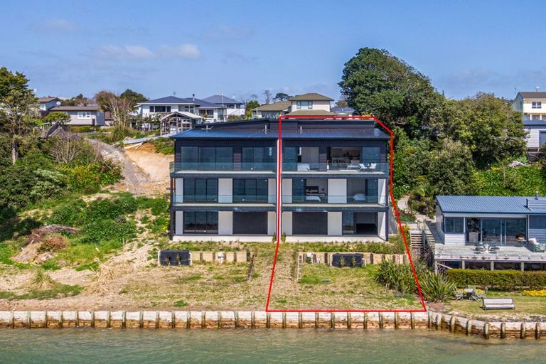 Photo of property in 8a Crispe Road, Clarks Beach, 2122