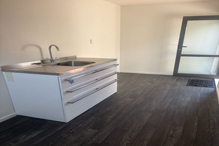 Photo of property in 207 Wainoni Road, Avondale, Christchurch, 8061