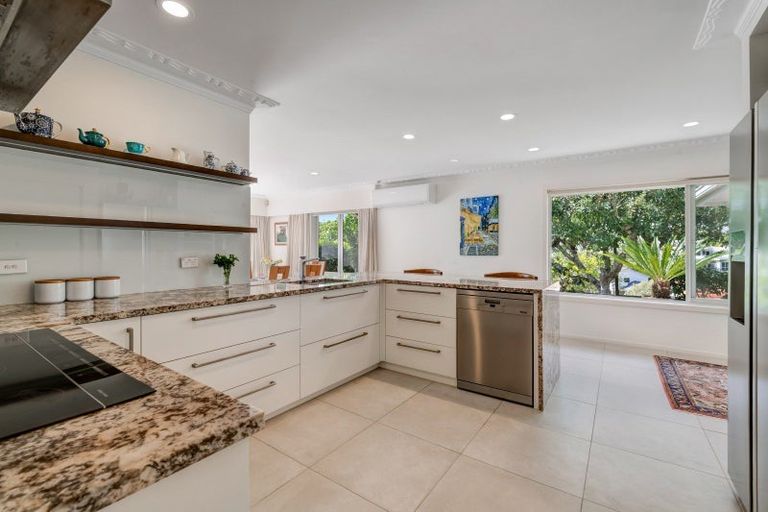 Photo of property in 11 Elgin Place, Red Beach, 0932