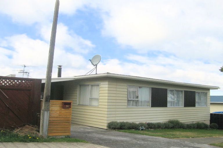 Photo of property in 24 Waiwera Crescent, Maupuia, Wellington, 6022