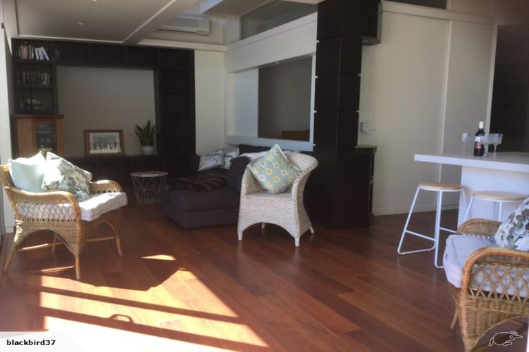 Photo of property in 4a Seapoint Road, Bluff Hill, Napier, 4110