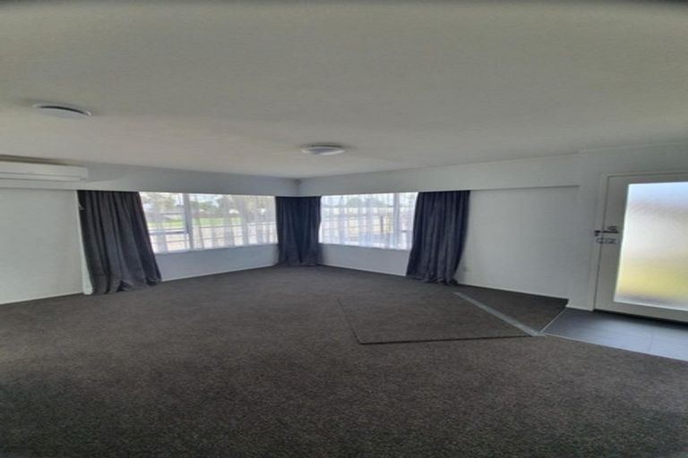 Photo of property in 2/10 Gloaming Place, Conifer Grove, Takanini, 2112