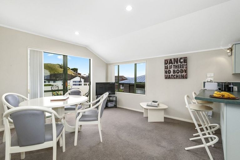 Photo of property in 5 Meadowcroft Grove, Johnsonville, Wellington, 6037