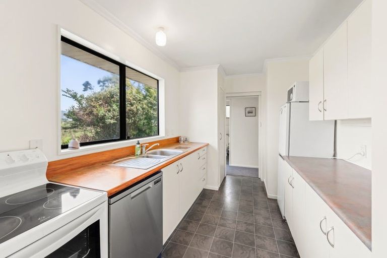 Photo of property in 19 Colenso Place, Otaki Beach, Otaki, 5512