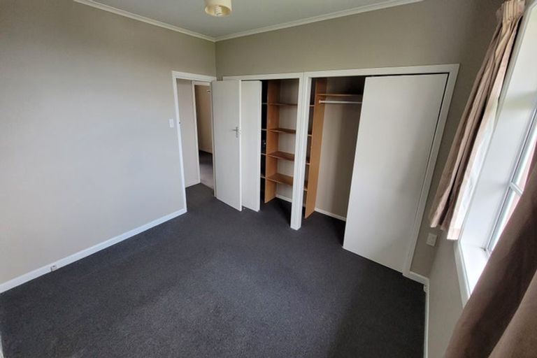 Photo of property in 3 Salford Street, Newlands, Wellington, 6037