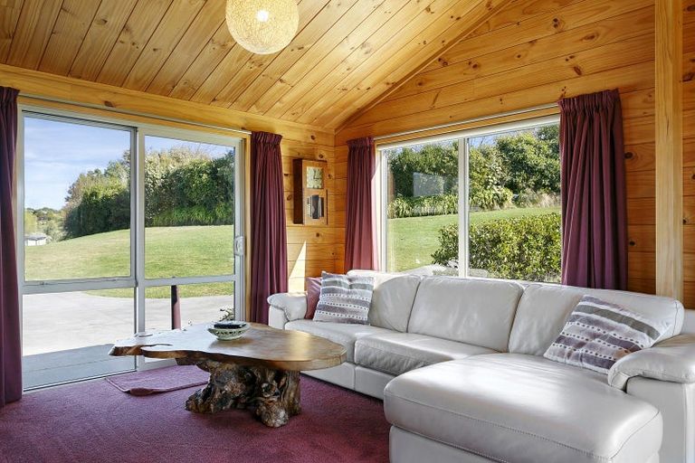 Photo of property in 18 Glen Mohr, Acacia Bay, Taupo, 3385