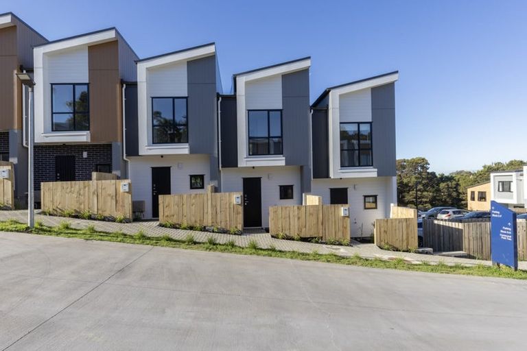 Photo of property in 21 Morihana Close, Glen Eden, 0602