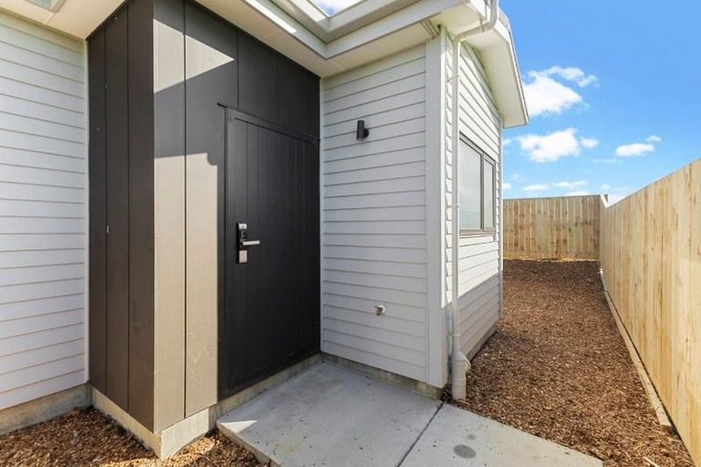 Photo of property in 111 Mutetai Road, Clarks Beach, 2122