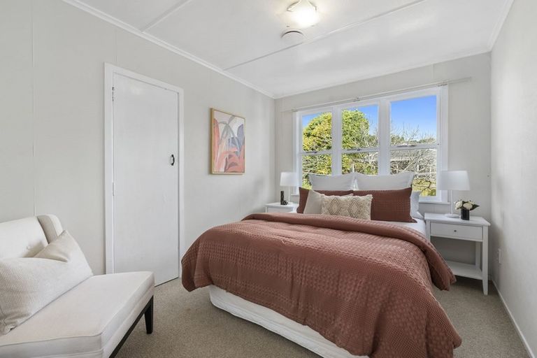 Photo of property in 1/28 Neal Avenue, Glenfield, Auckland, 0629