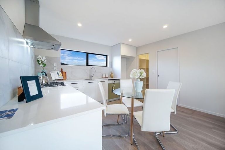 Photo of property in 17a Massine Place, Randwick Park, Auckland, 2105