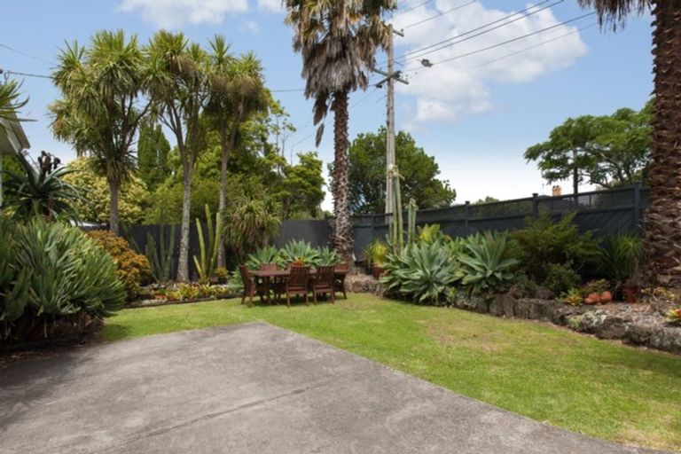 Photo of property in 261 Campbell Road, Greenlane, Auckland, 1061