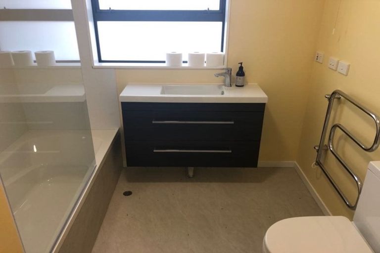 Photo of property in Victoria Villas, 50/35 Pirie Street, Mount Victoria, Wellington, 6011