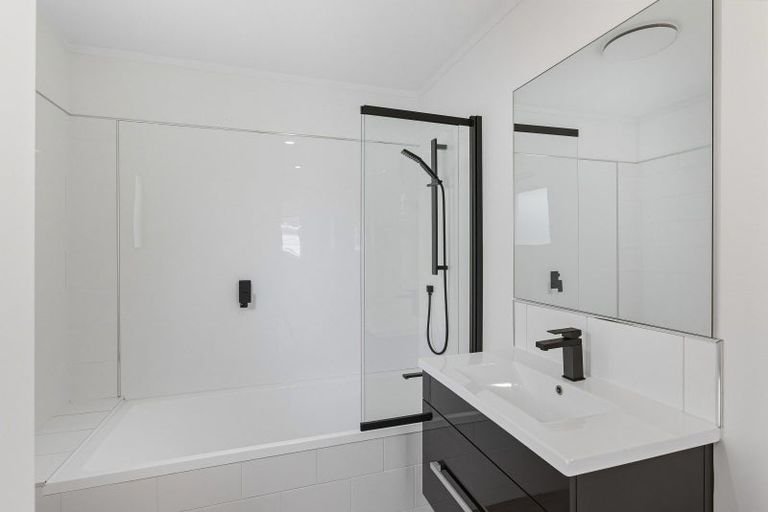 Photo of property in 42 Quinn Road, Levin, 5510