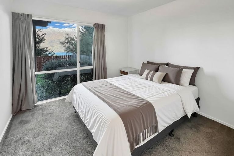 Photo of property in 2a Bird Place, Fernhill, Queenstown, 9300