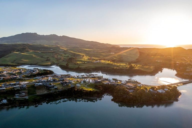 Photo of property in 92 Omahina Street, Raglan, 3225