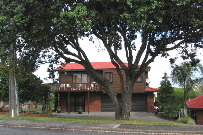 Photo of property in 2/994 Beach Road, Torbay, Auckland, 0630