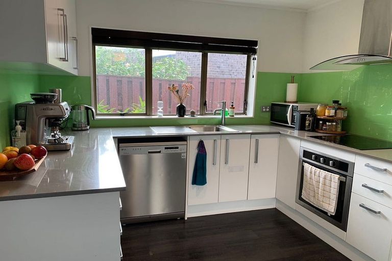 Photo of property in 2/116 Bucklands Beach Road, Bucklands Beach, Auckland, 2012