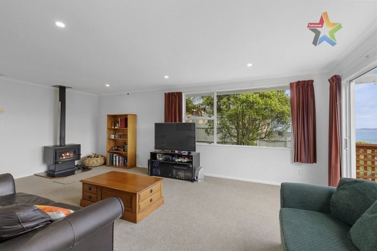 Photo of property in 6 Peach Tree Grove, Maungaraki, Lower Hutt, 5010
