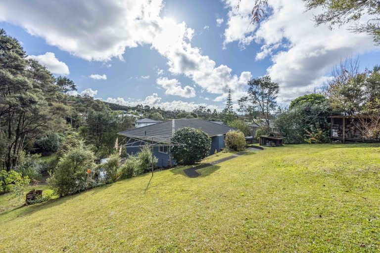 Photo of property in 38 Staincross Street, Green Bay, Auckland, 0604