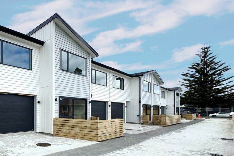 Photo of property in 22d Royton Avenue, Mangere East, Auckland, 2024