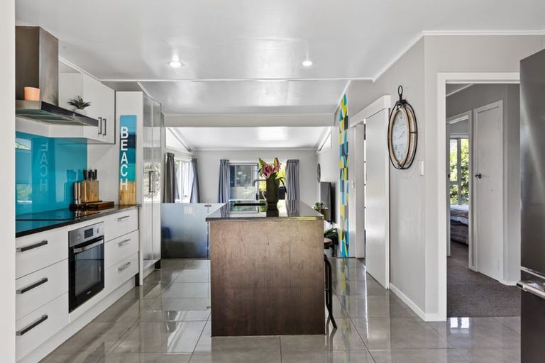 Photo of property in 7 William Hadlow Place, Hatfields Beach, Orewa, 0931