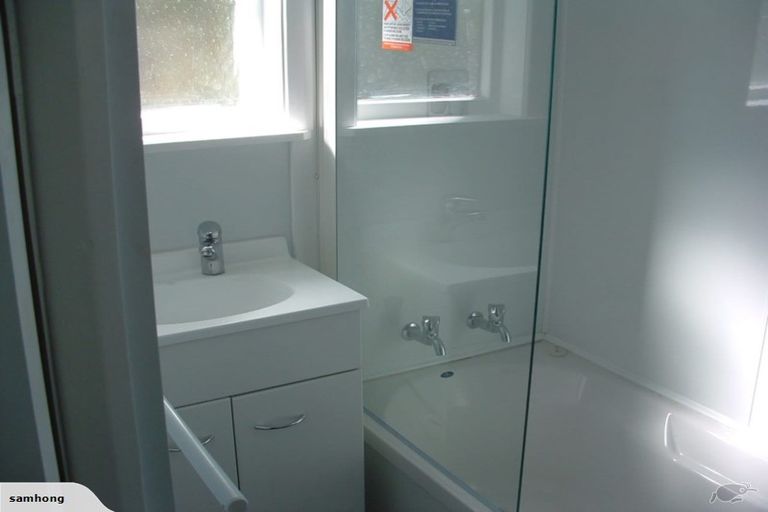 Photo of property in 24 Black Rock Road, Newlands, Wellington, 6037