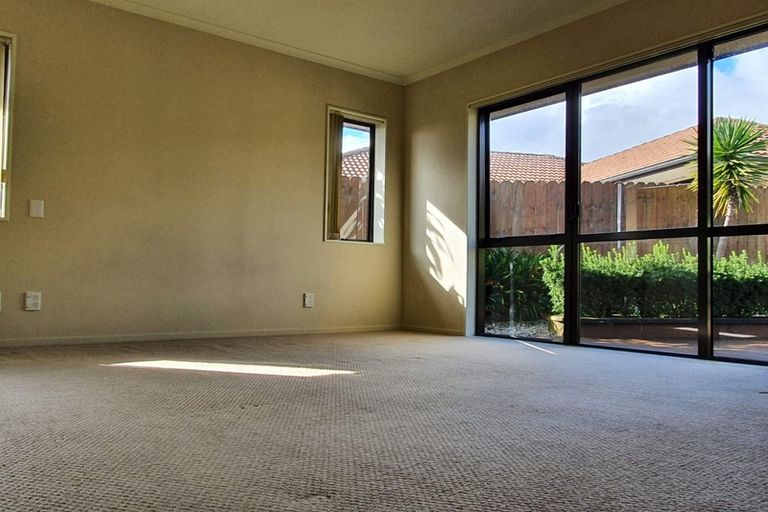 Photo of property in 8 Bokeen Lane, Flat Bush, Auckland, 2019