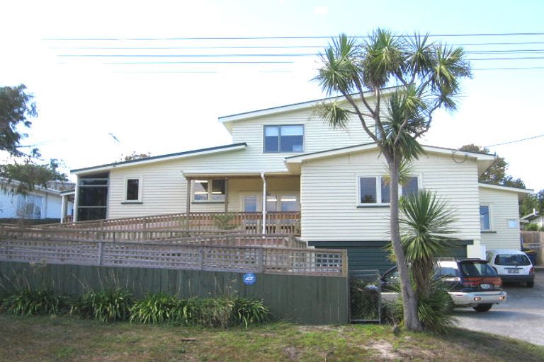 Photo of property in 25 Seaton Road, Murrays Bay, Auckland, 0630