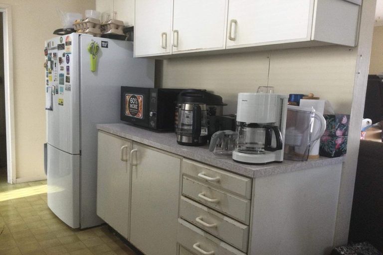 Photo of property in 83 Lynwood Road, New Lynn, Auckland, 0600