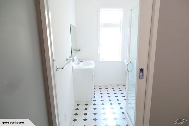 Photo of property in 90 Maupuia Road, Maupuia, Wellington, 6022