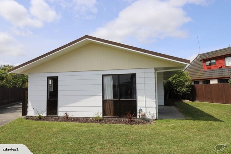 Photo of property in 48 Acacia Street, Kelvin Grove, Palmerston North, 4414