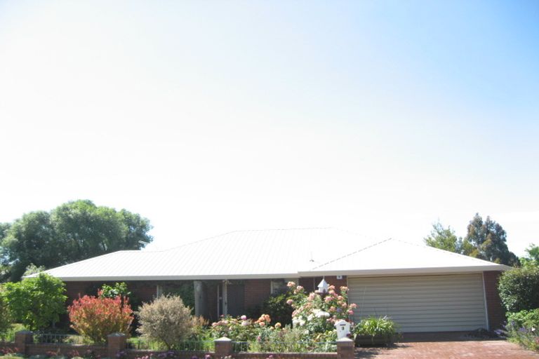 Photo of property in 1 Hamish Place, Westmorland, Christchurch, 8025