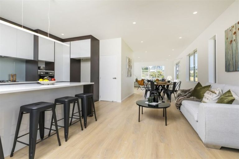 Photo of property in 28 Jeroboam Loop, Kumeu, 0810