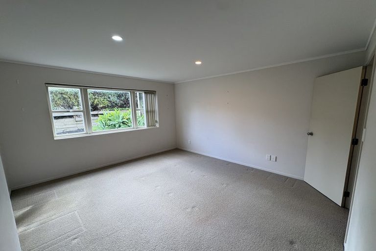 Photo of property in 37a Seaton Road, Murrays Bay, Auckland, 0630