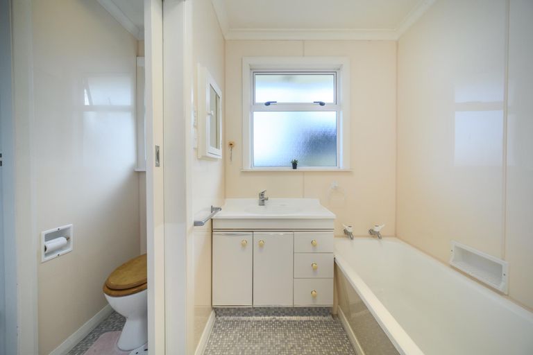 Photo of property in 6 Kea Place, Fitzherbert, Palmerston North, 4410