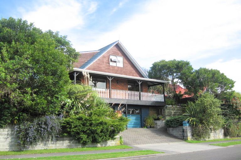 Photo of property in 25 Fairfax Terrace, Frankleigh Park, New Plymouth, 4310