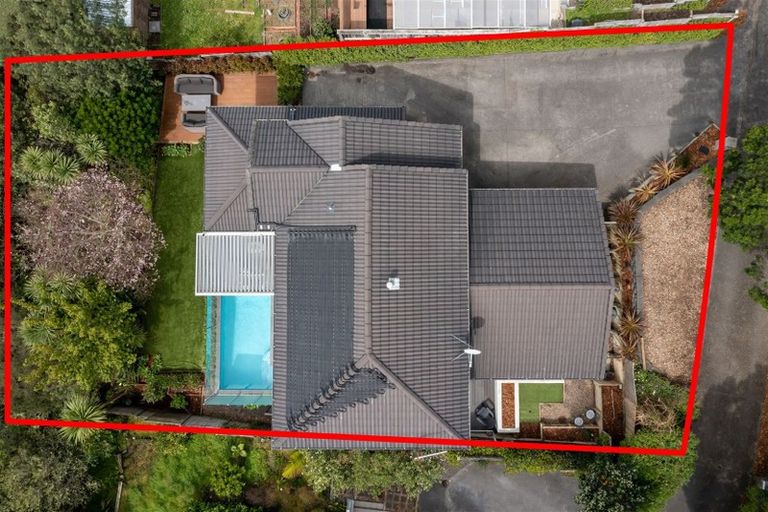 Photo of property in 12 Ilam Lane, Fairview Heights, Auckland, 0632