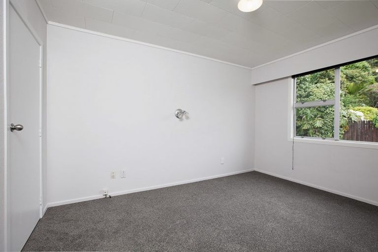 Photo of property in 5 Poharama Place, Marfell, New Plymouth, 4310