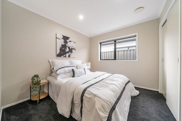 Photo of property in 22 Te Kaeaea Crescent, Wallaceville, Upper Hutt, 5018