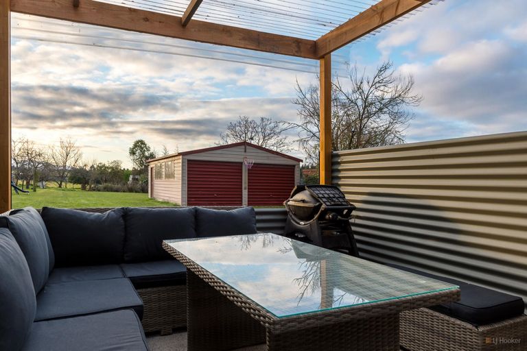 Photo of property in 58 Timaru Road, Waimate, 7924