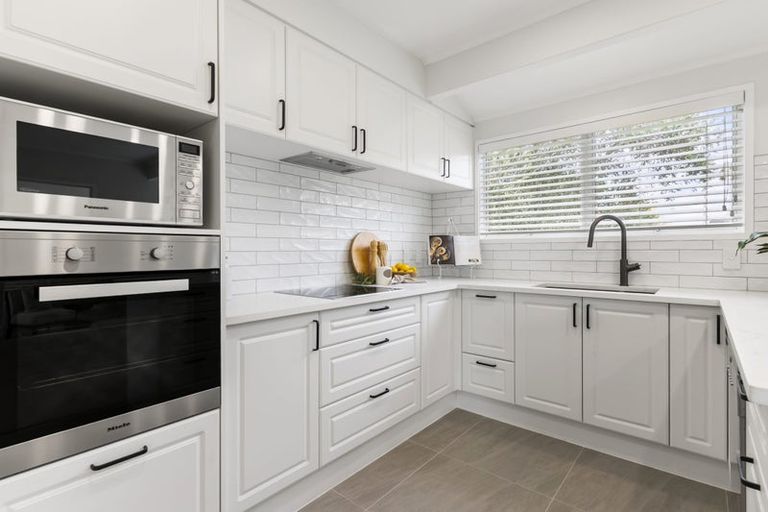 Photo of property in 1/2 Milford Park Place, Milford, Auckland, 0620