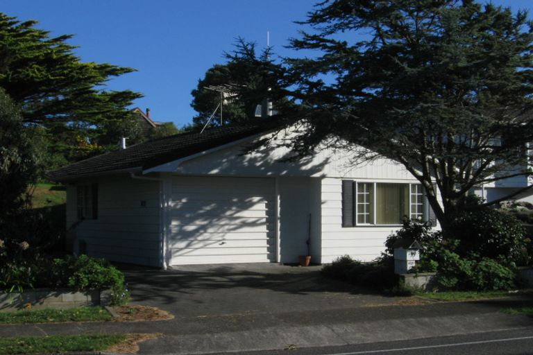 Photo of property in 35-37 William Street, Waikanae Beach, Waikanae, 5036